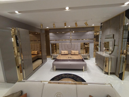 Guļamistabas komplekts Luksusa komplekts gultas 2x nakts skapis 4 gabali.