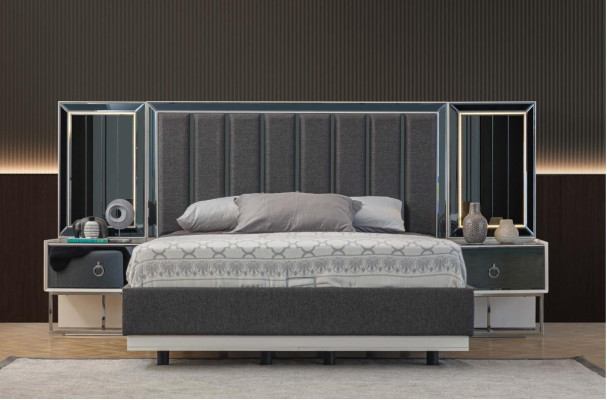 Pelēkas guļamistabas komplektācija ar nerūsējošā tērauda gultu, 2 koka nakts skapīši 3 gab. komplekts