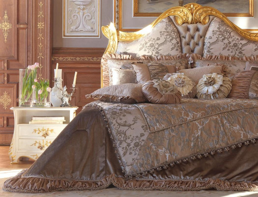 Luksusa „Chesterfield“ stila galvkāre jūsu gultai