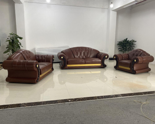 Brūna Chesterfield ādas dīvāngarnitūra ar 3+2+1 komplektu
