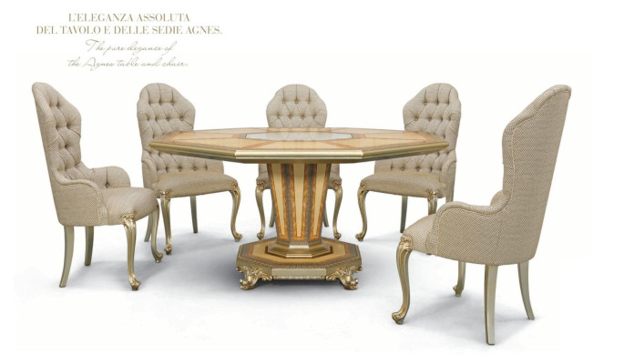 Luksusa ēdamistabas krēsli beige audumā - eleganta komforta elements jūsu mājā.