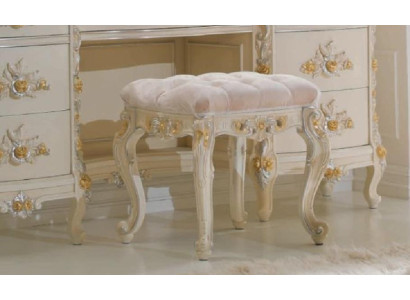 Hocker Chesterfield Beistell Luxus Bank Polster Schlafzimmer Barock -> Kājgalds Chesterfield priekšais VIP dīvāns polsterēts gulējamais numurs baroka stilā