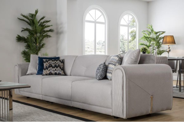 Sofas šķirnes 3+3+1 sēdvietu komplekts dizaina dīvānos ar auduma apdari un ādas dīvānu.