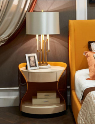 Luksusa guļamistabas mēbeļu komplekts ar diviem gultasgalviem un diviem naktsstendiem, viesnīcas mēbeļu komplekts 3 gabali. Dzīvojamā istaba.