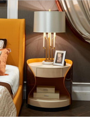 Luksusa guļamistabas mēbeļu komplekts ar diviem gultasgalviem un diviem naktsstendiem, viesnīcas mēbeļu komplekts 3 gabali. Dzīvojamā istaba.