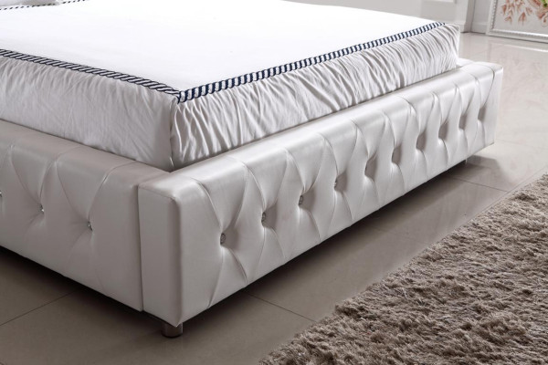 Mūsdienīgs XXL viesnīcas dizains gulta gultas luksusa divguļamā gulta no ādas Chesterfield.