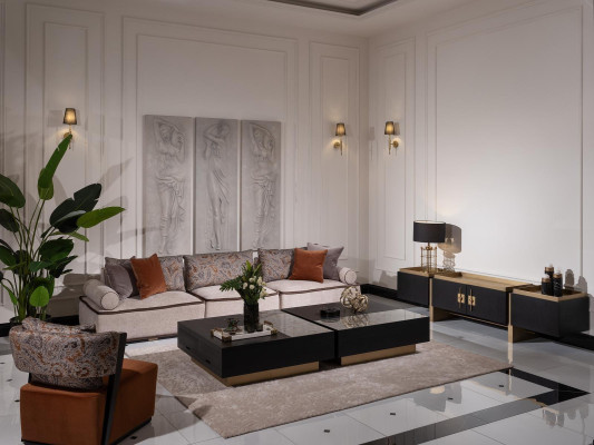 Sofas komplekts ar trīsajām dīvānu vienībām, krēslu un diviem galdiņiem, 6 daļas, pelēka dzīvojamā istaba.