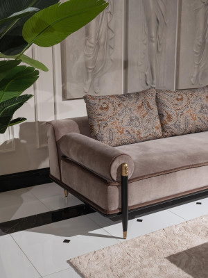 Sofas komplekts ar trīsajām dīvānu vienībām, krēslu un diviem galdiņiem, 6 daļas, pelēka dzīvojamā istaba.