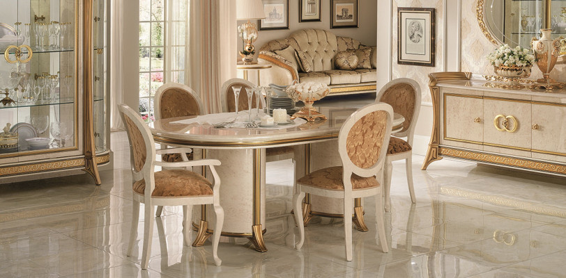 Itāļu ēdamistabas komplekts ar 7 gabaliem, kas sastāv no krēsla un ēdamtāfeles grupas ar zīmolu arredoclassic.