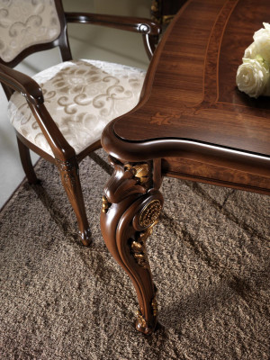 Klasiskais ēdamgalda komplekts no koka ar 2 krēsliem ar rokturiem 3 gab.