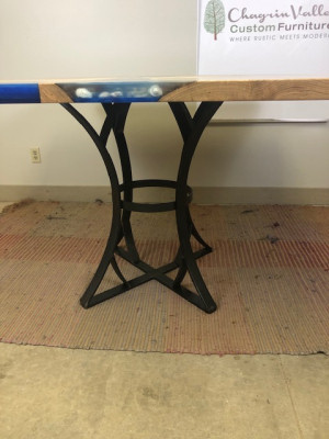 Ēdamgalds River Table Reāla koka upes galds 110x110 Masīvie galdi.