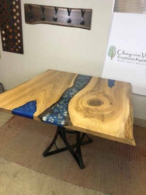 Ēdamgalds River Table Reāla koka upes galds 110x110 Masīvie galdi.