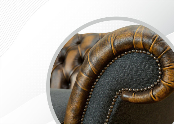 Chesterfield dzeltenā ādas dizaina moderno dizaineru mēbeles luksusa dzīvojamā istaba ar 3 vietasēdi.
