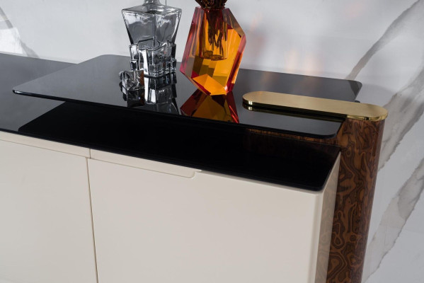 Galds ar spoguli luksusa komplektā komoda koka komodas klasika