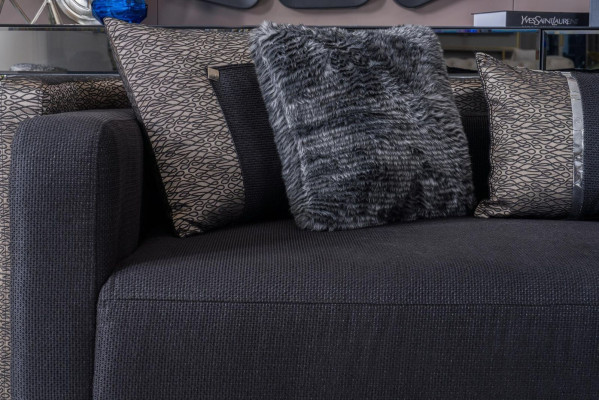 Sofas komplektā ar 3+3+1 sēdvietu dzīvojamā istabā komplektā ar tekstila dīvānu, krēslu un koka elementiem, jauns.
