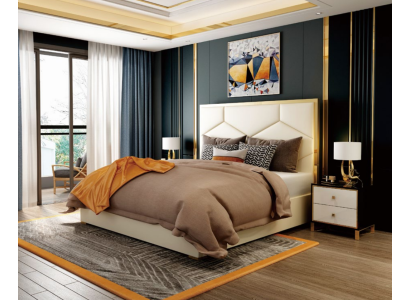 Gulta dekoratīvajā dizainā luksusa divvietīgā viesnīcas guļamistabā ar ādas apdari.