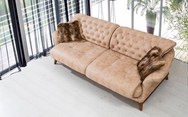 Brūna mīkstā sofa dzīvojamajā istabā, mīkstie mēbeļu gabali, trīsvietīgs 221 cm.