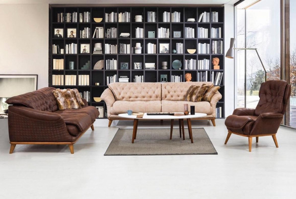 Brūna mīkstā sofa dzīvojamajā istabā, mīkstie mēbeļu gabali, trīsvietīgs 221 cm.