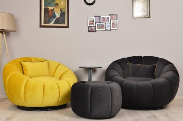 Kokvilnas krēsls, melns, ērts, mīksts, luksusa klubs relaksējošam dzīvojamā istabā.