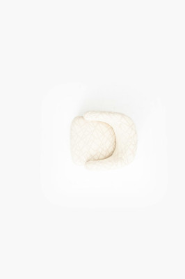 Gepolsterētais kokteilsēža ar patīkamu krāsu mūsdienīgā dizainā