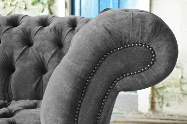 Triezvietīgais "Chesterfield" pelēks dīvāns Polster Sofas Modernas dīvāni