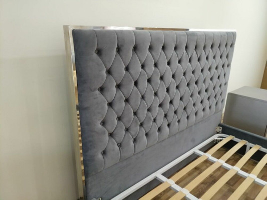 Lieliska eleganta Chesterfield pelēka divguļamā gulta, tekstila gultas luksusa dizains