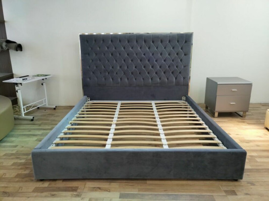 Lieliska eleganta Chesterfield pelēka divguļamā gulta, tekstila gultas luksusa dizains