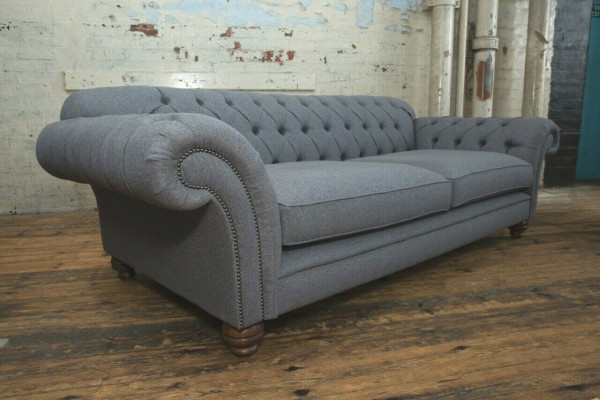 Mūsdienīga Chesterfield dīvāna 4-vietīga spanos samta ādas dizaina pelēka dīvāna.