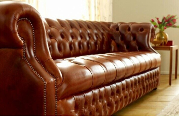 Brūnais Chesterfield 3-vietīgs dizainera dīvāns Stilīga sofa