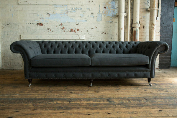 Oriģinālais Chesterfield tekstila ādas dīvāns ar lielu sēdvieta pelēka krāsā, 265 cm.
