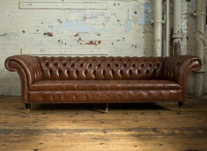 Chesterfield Brown dīvāns ar 4 sēdvietām un polsterējumu, dīvāns sērijas dīvāns ar 265 cm garu.
