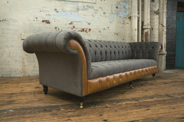 Pelēcīgi brūnais Chesterfield dīvāns, dizainera 4-vietīgais luksusa dīvāns.
