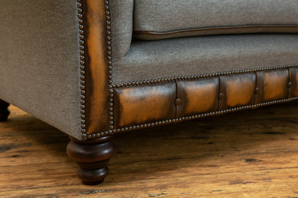 Pelnkrāsas brūnās Chesterfield dīvāns dizaina dzīvojamā istaba 3-vietīgais dīvāns