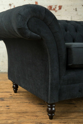 Stilīgā melnā Chesterfield dīvāns dizaina 3-vietīgs luksusa dīvāns