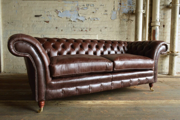 Brūnā luksusa "Chesterfield" 3-vietīga mūsdienīga dzīvojamā istaba dīvāns