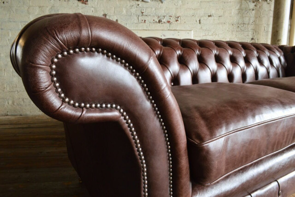 Brūnā luksusa "Chesterfield" 3-vietīga mūsdienīga dzīvojamā istaba dīvāns