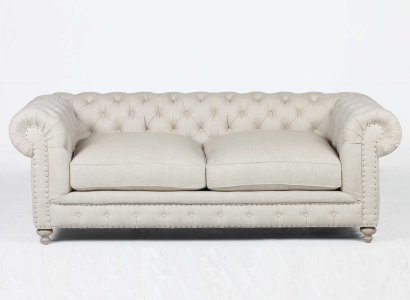 Baltais Chesterfield luksusa trīsējvietīgais modernais 3-sēdvietīgais dīvāns.