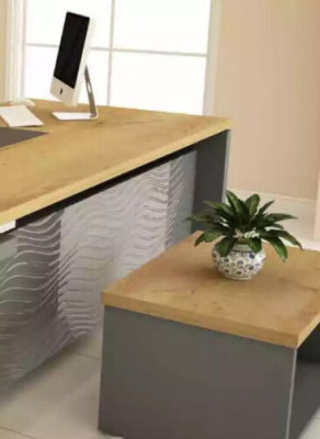 Augstas kvalitātes, moderns biroja komplekts no izturīga koka elegantā stilā