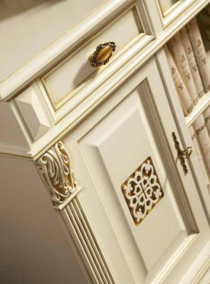 Komoda Galdiņš Skapis Dīvāns Garderobe Itāļu Mēbeles Antik Stils Koks