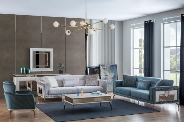 Dizaina dzīvojamā istabas komplekts ar dīvāniem, krēsliem, modernu galdu un 3+3+1 galdiņu.