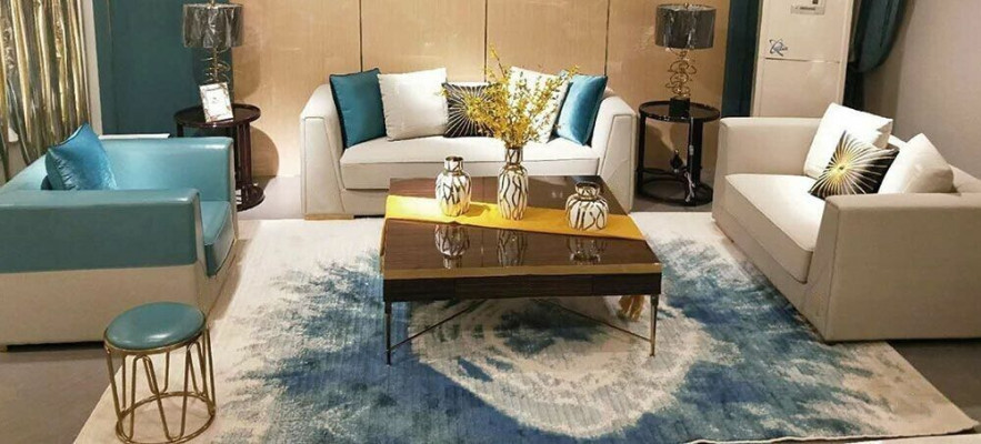 Sofas komplekts 3+2+1 ar gultu dizainu, mēbelu galdiņu un ādas gultuistabu sofagarniturā