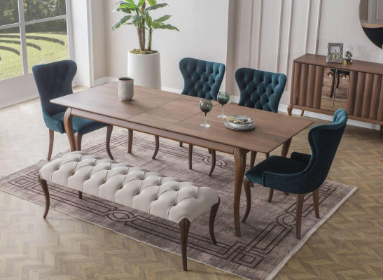 Brūnbalta ēdamistabas mēbeļu Chesterfield dizainera krēsls ar luksusa ēdamgaldiem.