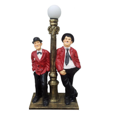 Galda lampa ar deko statueti 110cm izmērā - statuetes un skulptūras Charlie Chaplin apgaismojumam. Jauna.
