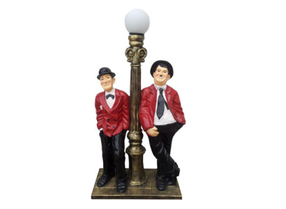 Galda lampa ar deko statueti 110cm izmērā - statuetes un skulptūras Charlie Chaplin apgaismojumam. Jauna.