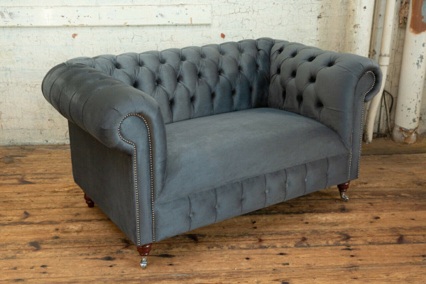 Chesterfield dizaina dīvāns ar diviem sēdvietām, gultas dīvāns, apdare, sēdvietas komplekts, ādas un tekstila pelēka krāsa.