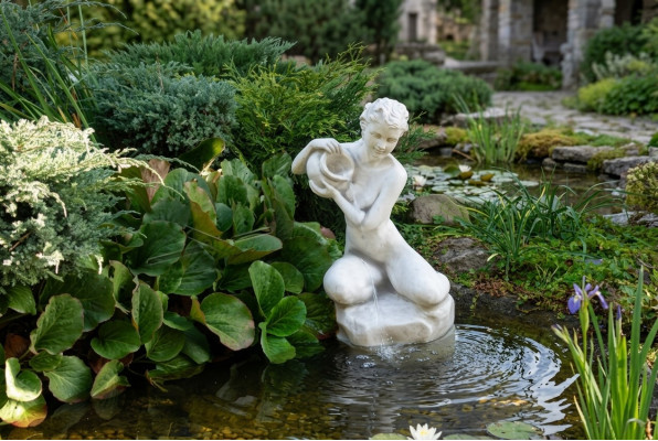 Fonteina Figūra Statuja Figūras Antīkā Skulptūra Statujas Skulptūras Dārzā.