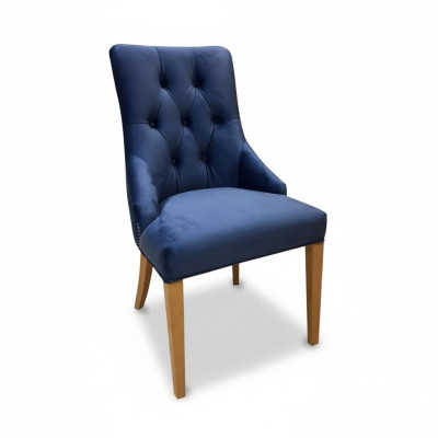 Chesterfield komplekts 6 skaņas auduma pārklājumu galds un krēsli, viesmīļiem.