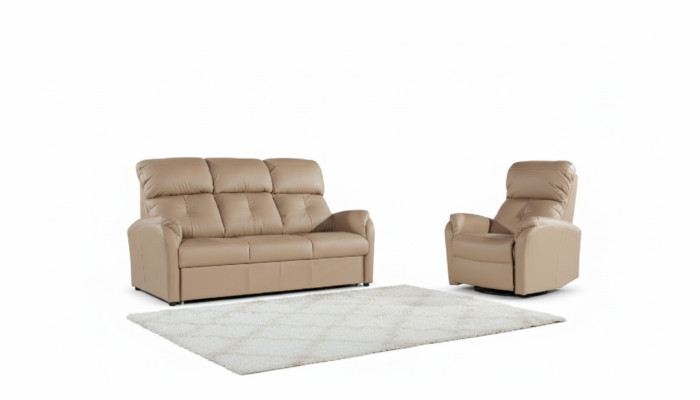 Sofasēžu komplekts ar 3+1+1 sēdvietām dizaina dīvānos mīkstajā sofā un ādas atpūtas krēslos.