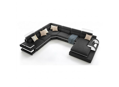 Iepazīstiet mūsu lielo U-formas dīvānu ar inovatīvu USB klikšķina automātiku.
