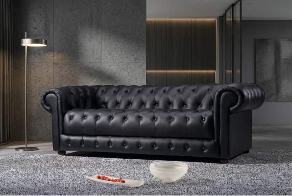 Chesterfield dīvāni ar ādas pārklājumu 3+2 sēdvietu dīvāni komplektā.
